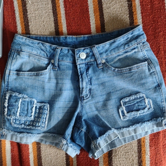 Time and Tru Ladie's Denim Shorts - Picture 1 of 7